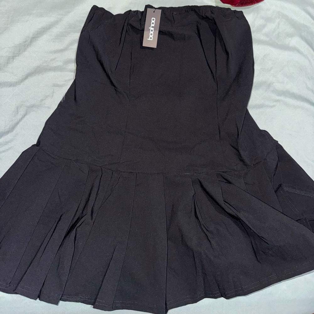 BOOHOO 
Plus Bandeau Pleated Mini Dress
US Size 18